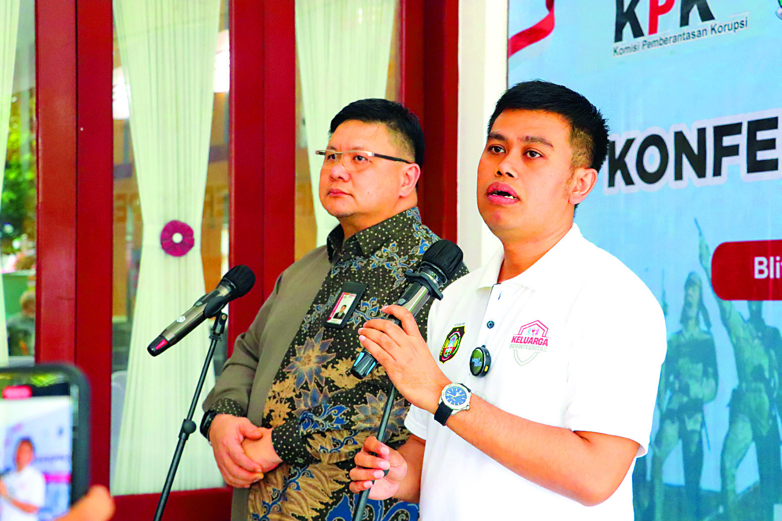 CEGAH KORUPSI: Wali Kota Blitar, Mas Ibin memberikan keterangan pers usai mengikuti bimbingan bersama KPK di Balai Kusuma Wicitra, Kamis (16/4/2025).