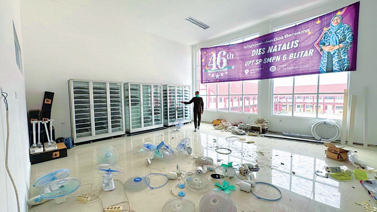 BELUM TUNTAS: Komisi I DPRD Kota Blitar sidak pembangunan proyek SMPN 6 Blitar beberapa waktu lalu.