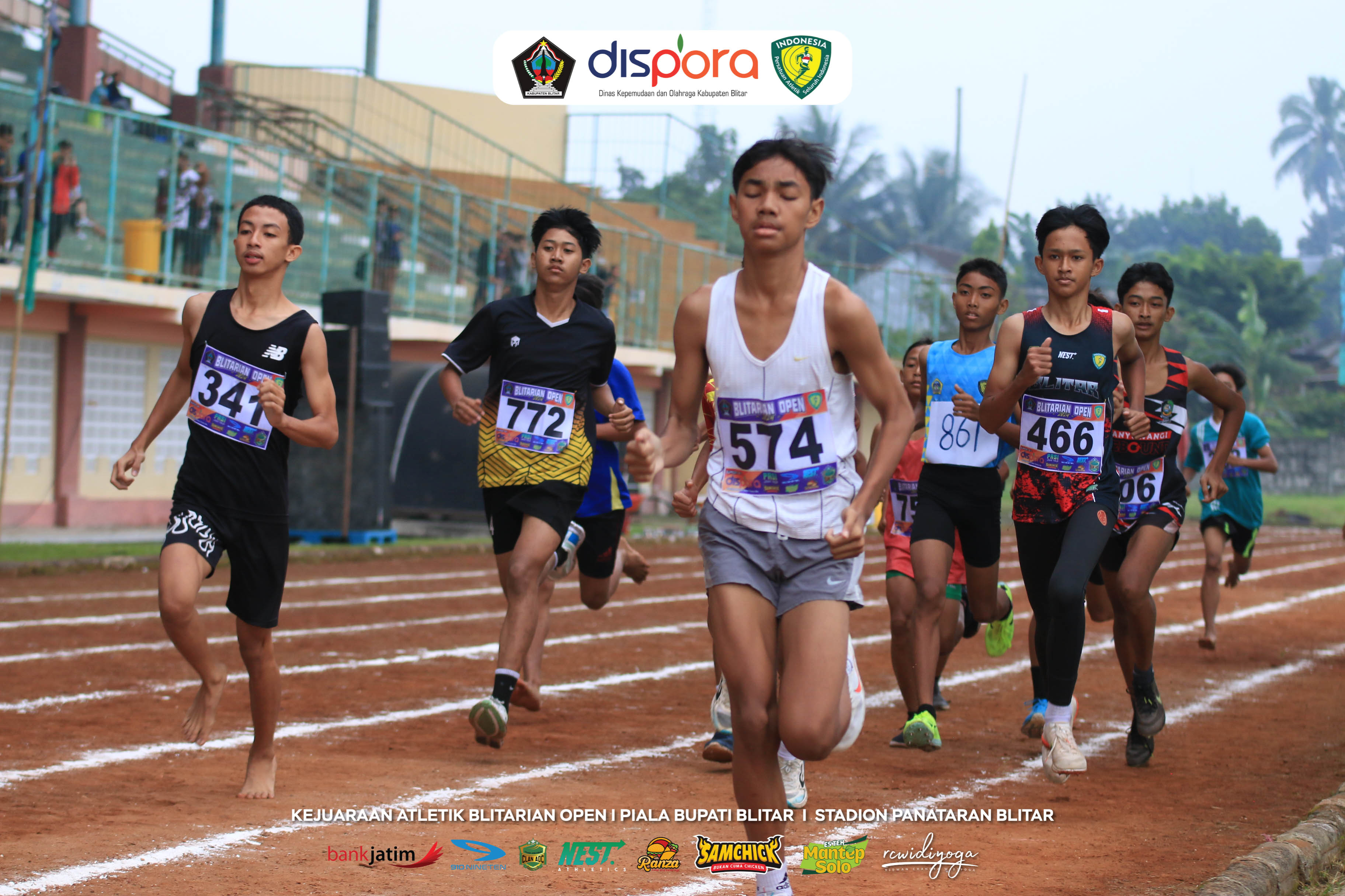 SEMANGAT: Salah satu peserta mengikuti nomor lomba lari dalam ajang Blitarian Open 2024.