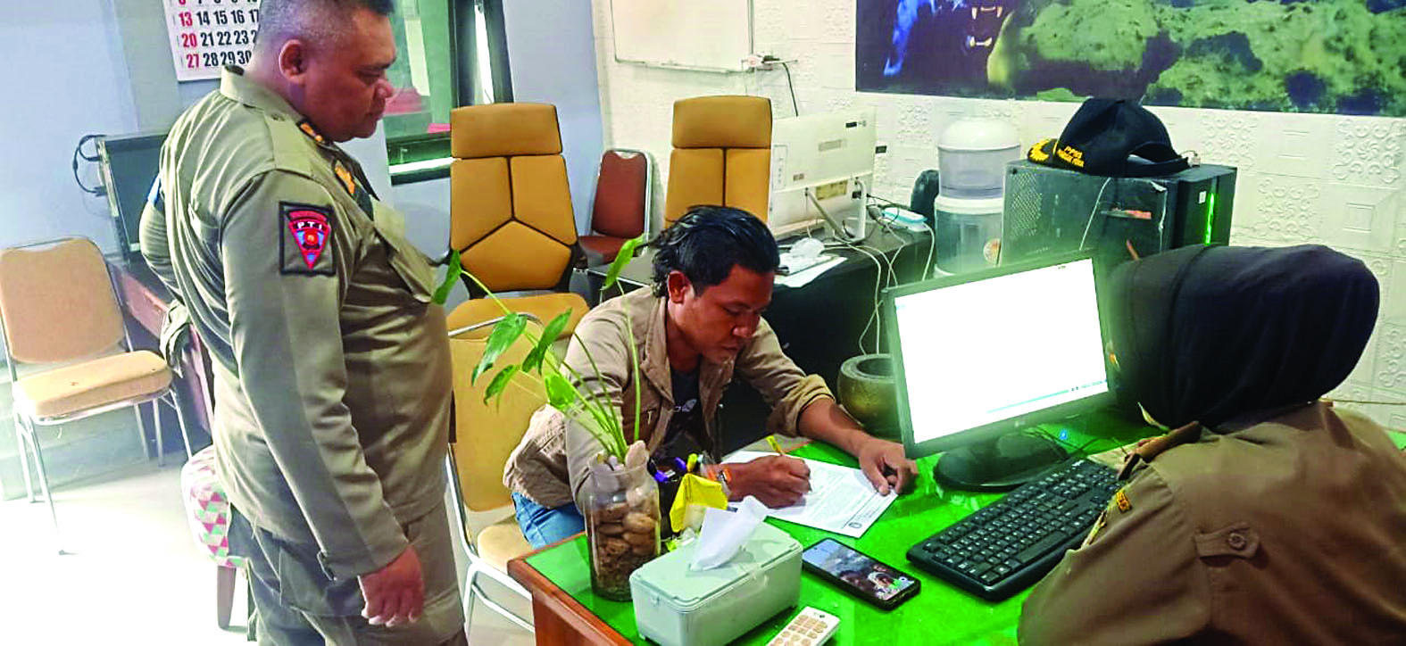 penertiban orang jalanan dan pedagang kaki lima (PKL)