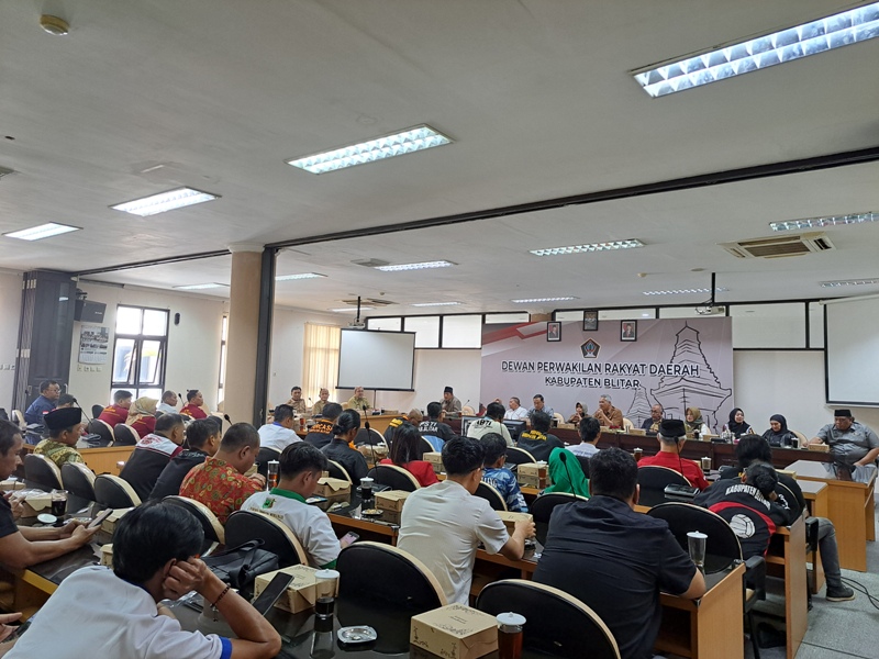 JELANG PORPROV: Rapat dengar Komisi IV DPRD Kabupaten Blitar bersama dispora, KONI, dan cabor, pada Selasa (22/4/2025).