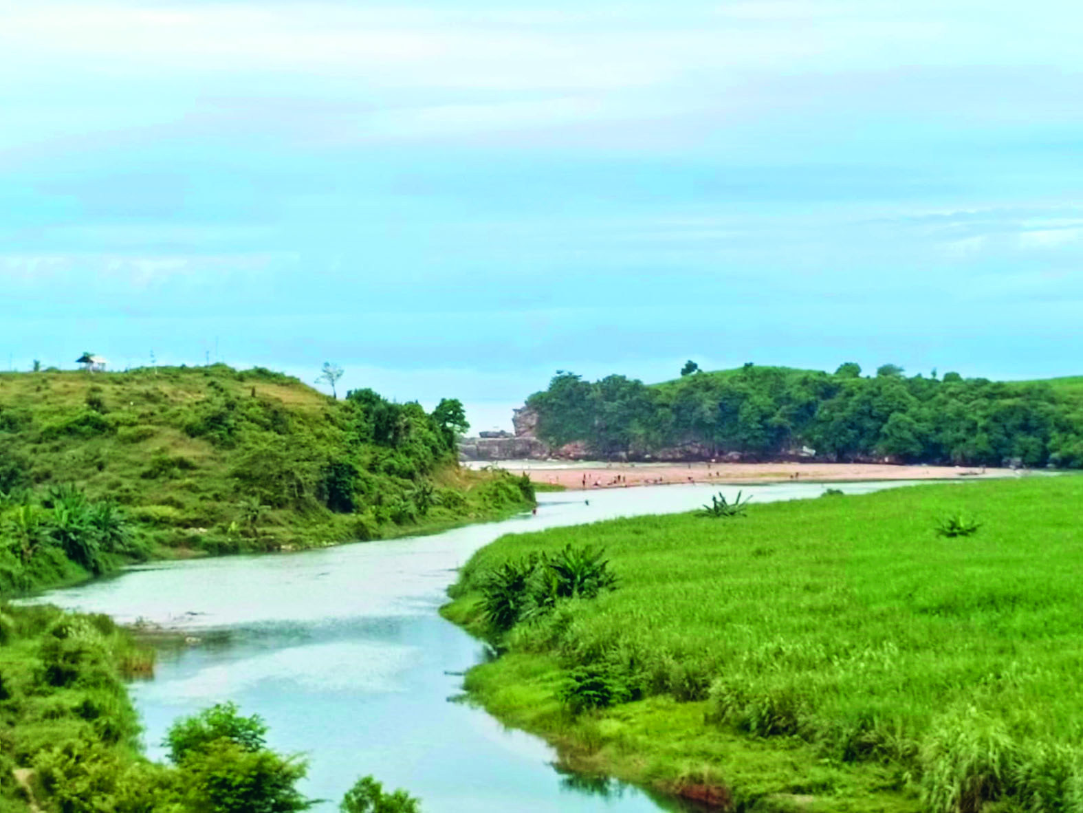 SPOT FAVORIT: Area Jembatan Watu Sewu menjadi salah satu spot favorit di JLS antara Pantai Tambakrejo-Pantai Serang.