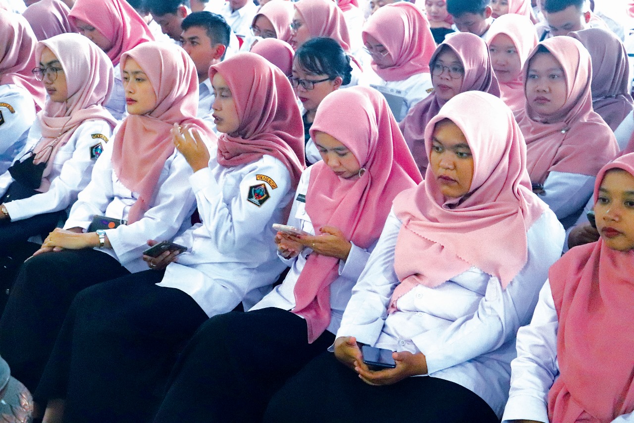 SIAP KERJA: PPPK Kabupaten Blitar tahun 2024 telah menerima SK pengangkatan kerja.