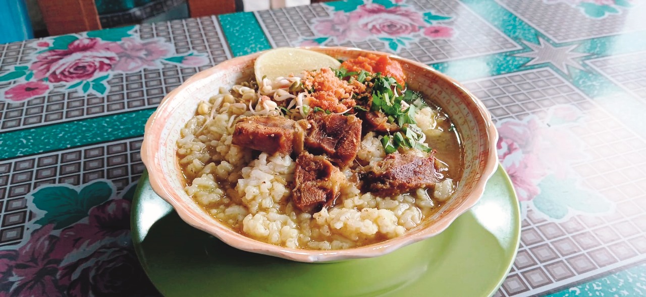 LEZAT: Soto Lembu yang melegenda di wilayah Srengat, Kabupaten Blitar.
