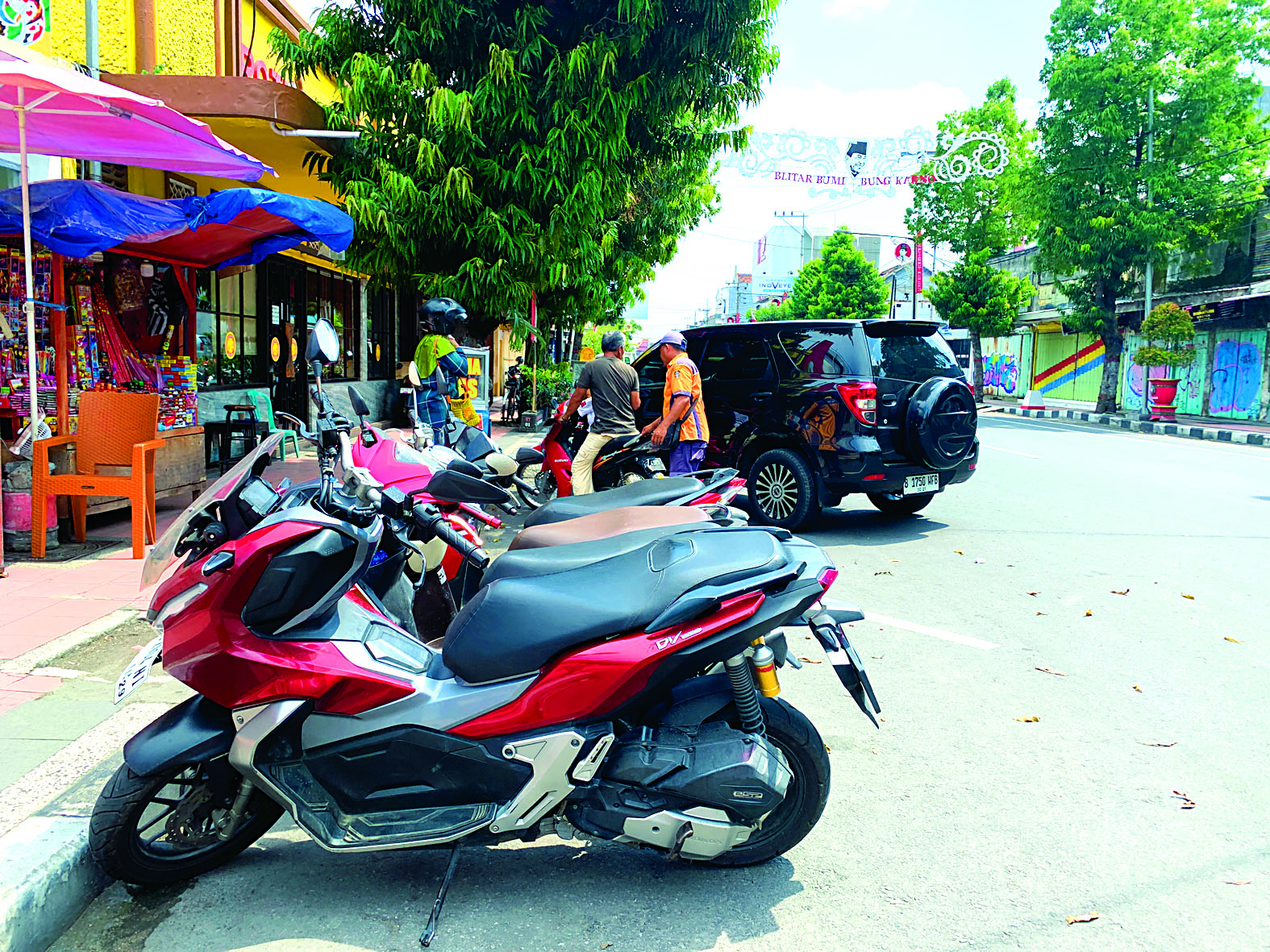 Contoh Parkir Resmi di Ruas Jalan Merdeka Kota Blitar.