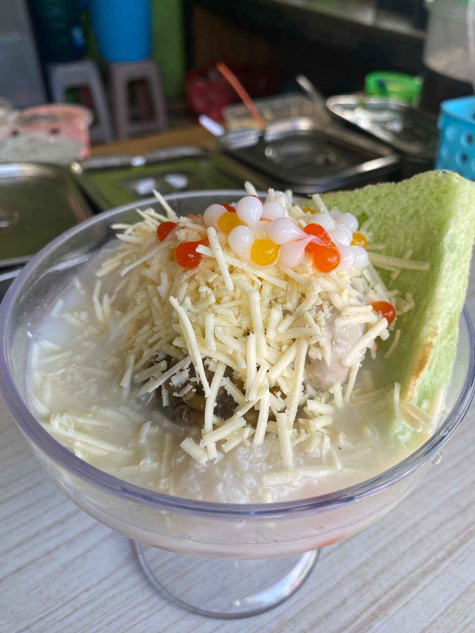 BEST SELLER: Sop durian kamondan dengan topping menarik dan varian isi yang mengoda lidah serta bikin penasaran untuk mencicipi.