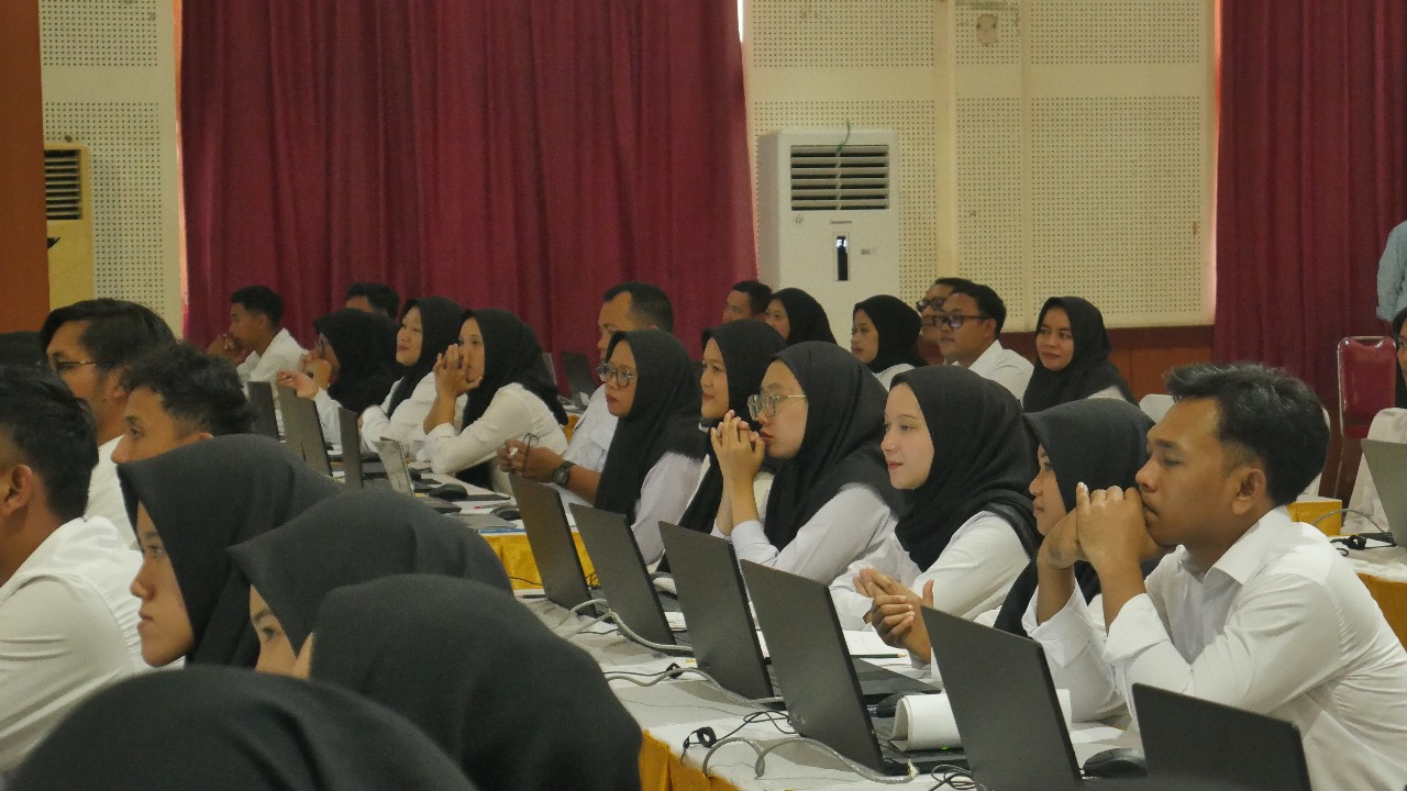 FOKUS: Peserta ujian PPPK Pemkab Blitar sedang melakukan tes di Gedung Sasana Budaya Universitas Negeri Malang (UM), Sabtu (10/5/2025).