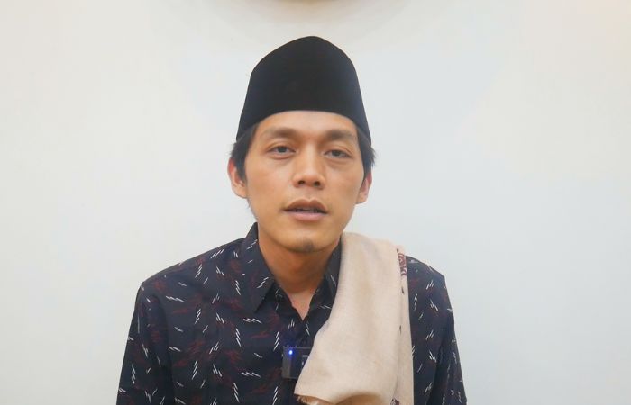 Pengasuh Masjlis Sabilutaubah KH Agus Muhammad Iqdam Kholid atau akrab disapa Gus Iqdam saat diwawancara tim Radar Blitar.