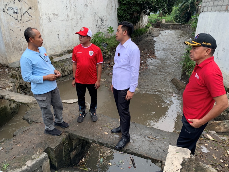 SIGAP: Wali Kota Blitar bersama jajaran OPD meninjau titik banjir.