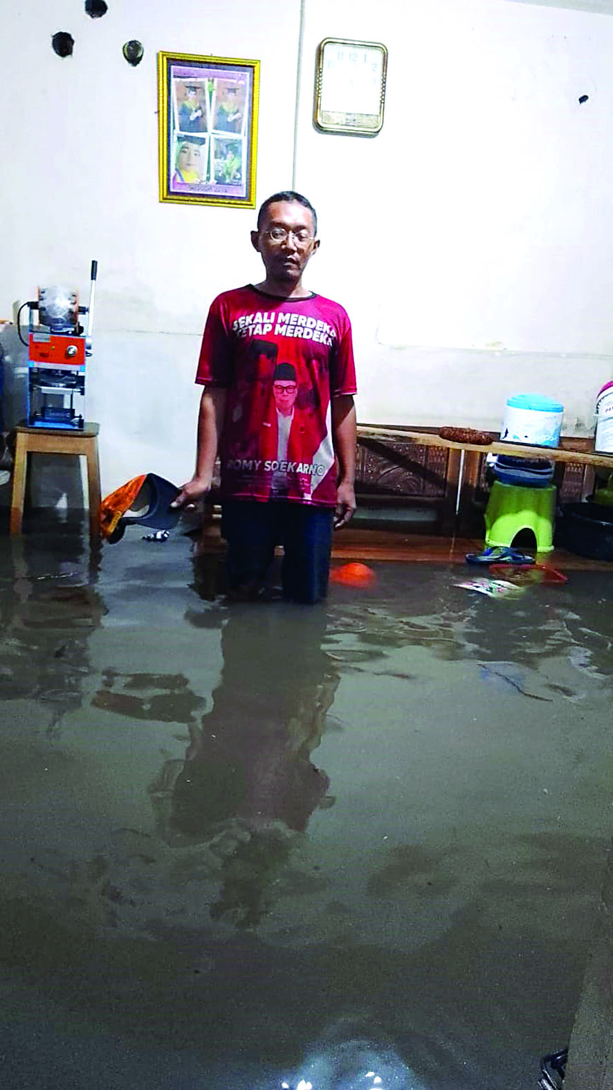 MUSIBAH: Rumah Sutrisno di Kelurahan Plosokerep, Kecamatan Sananwetan, Kota Blitar yang terkena banjir akibat luapan sungai, Kamis (15/5/2025),