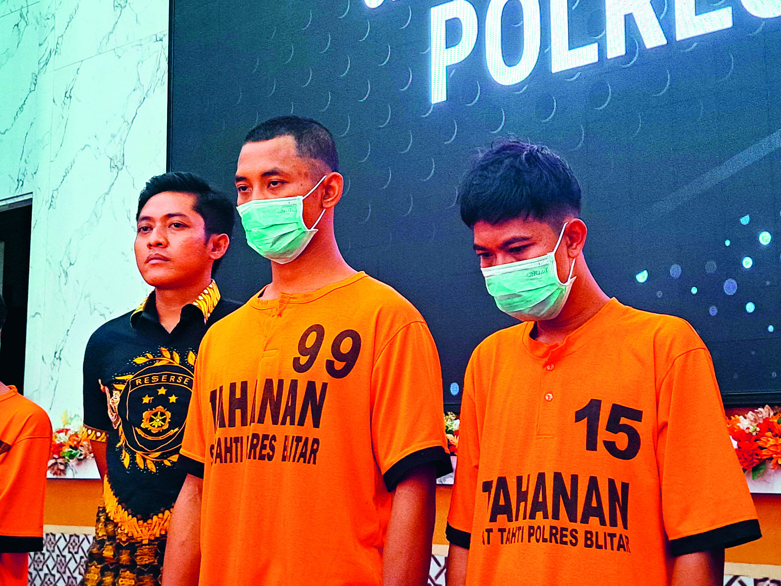 PREMANISME : Dua pelaku pengeroyokan dipamerkan oleh polisi saat ungkap kasus di Mapolres Blitar beberapa waktu lalu