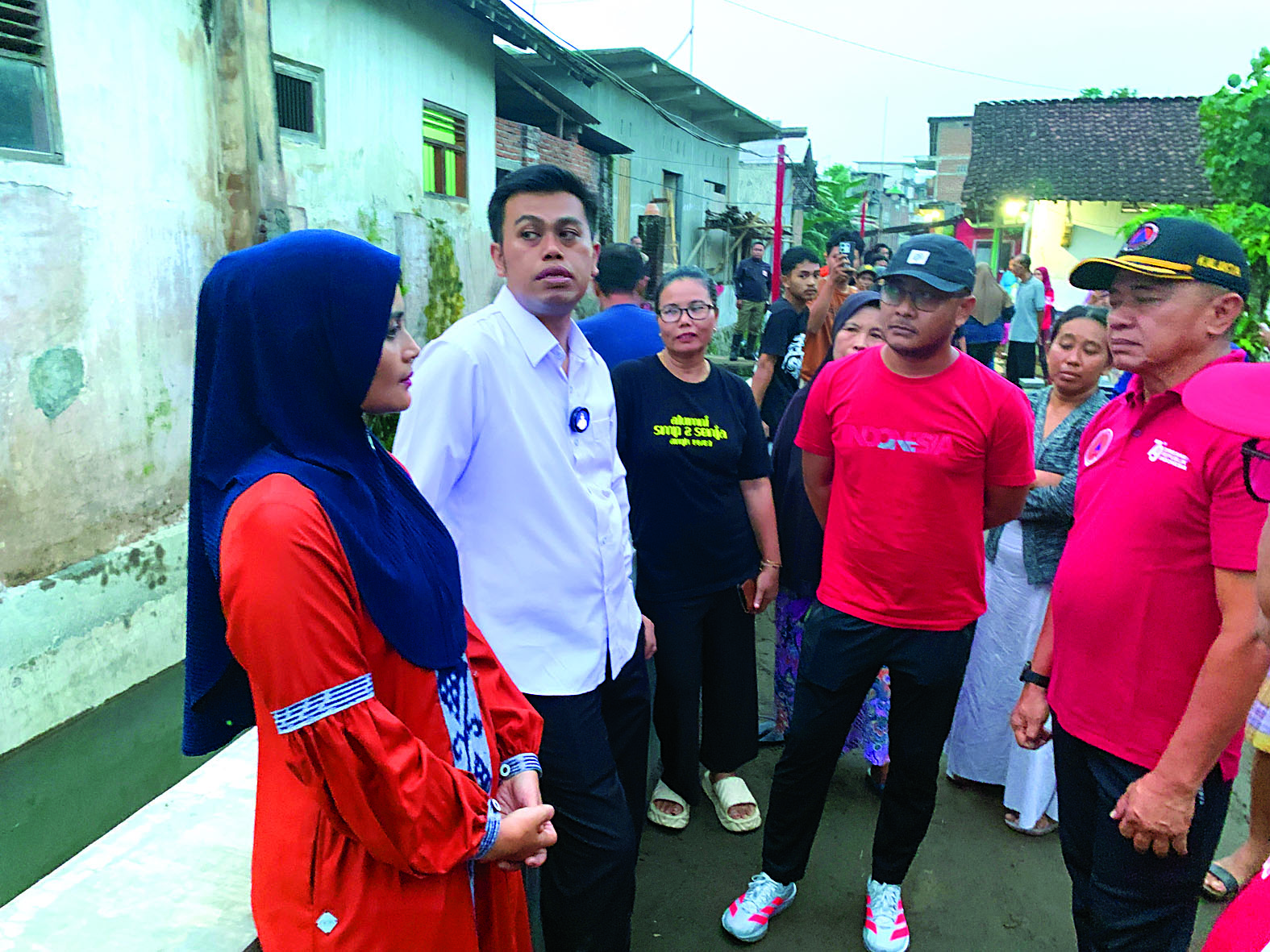 ali kota yang akrab disapa Mas Ibin ini juga mengecek sungai yang menyebabkan banjir.