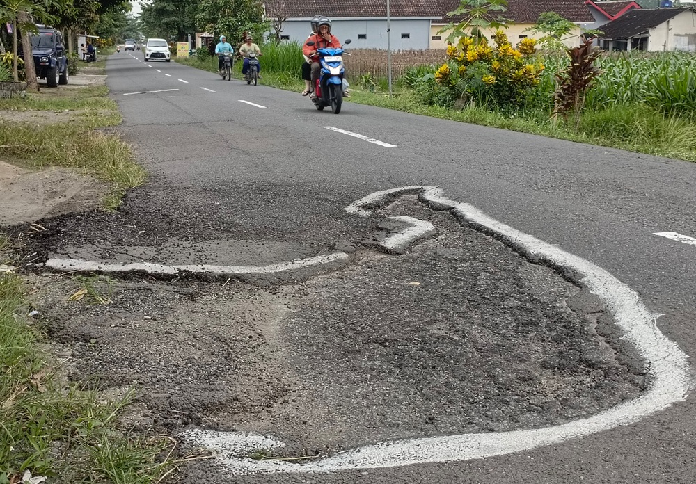 Ruas Jalan di Jalur Talun-Selopuro Blitar Kondisi Mengkhawatirkan: Harus Segera&nbsp;Diperbaiki
