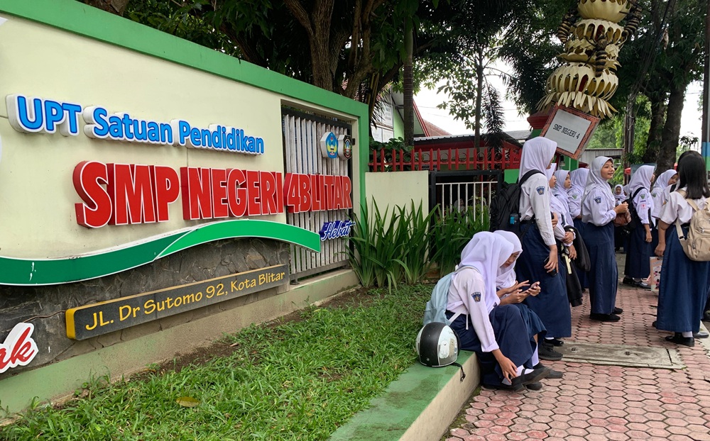 SILAHKAN LAPOR: Hari ini merupakan hari terakhir SPMB SMPN Kota Blitar tahap 1. Dispendik akan membuka tahap 2 untuk memenuhi kuota.