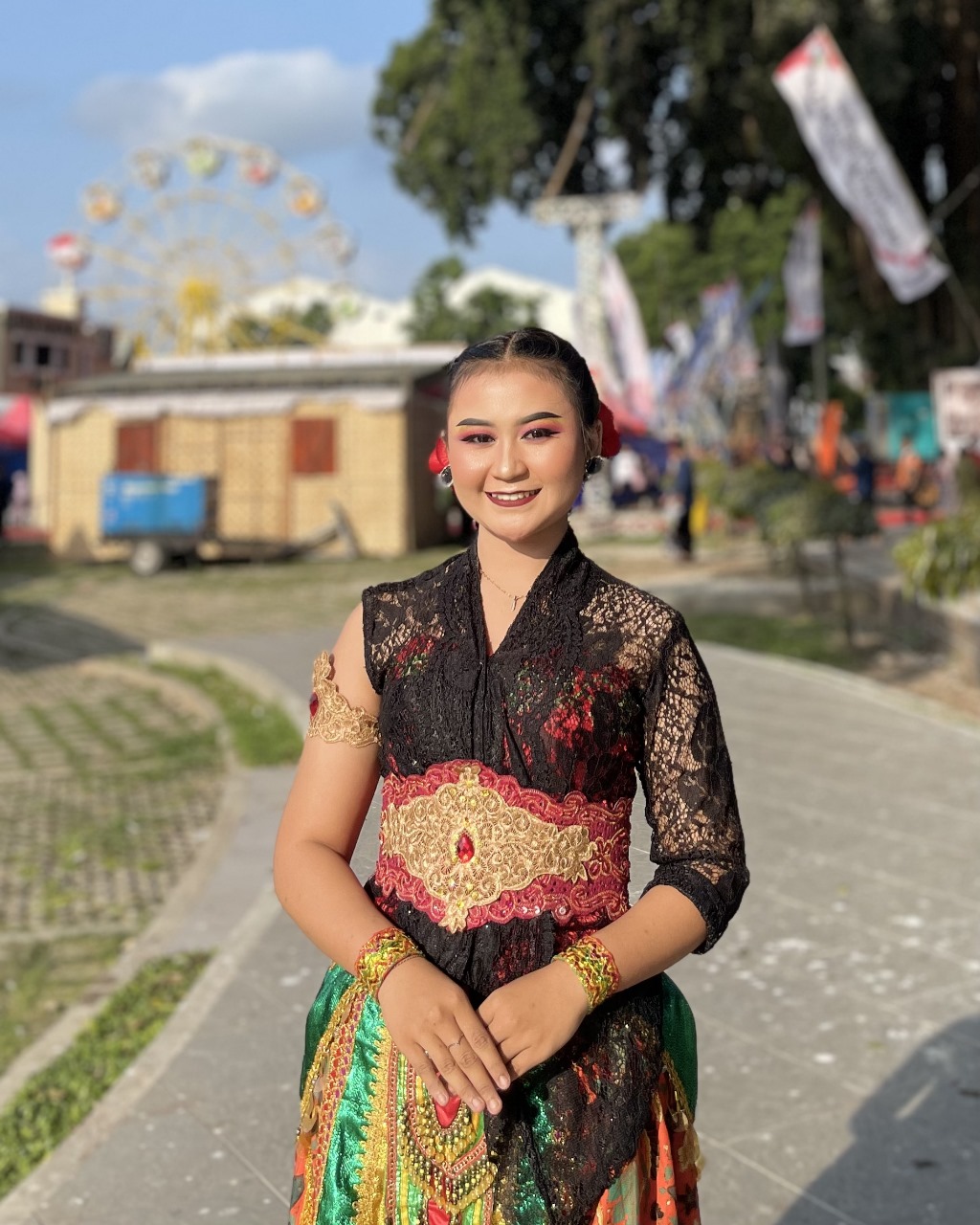 LUWES: Lais Lintang Gendis Mega Putri saat akan tampil di sebuah acara beberapa waktu lalu.