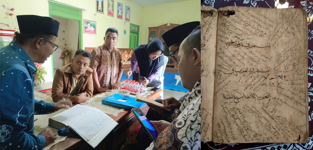 TURUN LAPANGAN: Penelusuran Serat Ambiya di Desa Kemloko, Kecamatan Nglegok. Salah satu halaman naskah kuno di ruang pusaka Pendapa Ronggo Hadi Negoro.