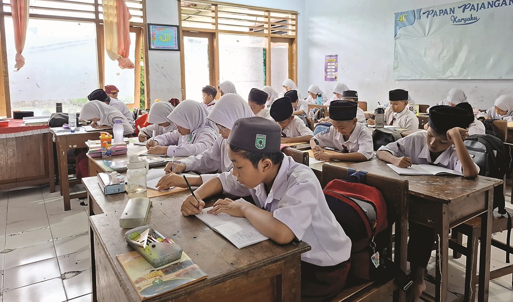 SUDAH GRATIS: Pemkot sudah menerapkan pendidikan gratis di sekolah swasta.