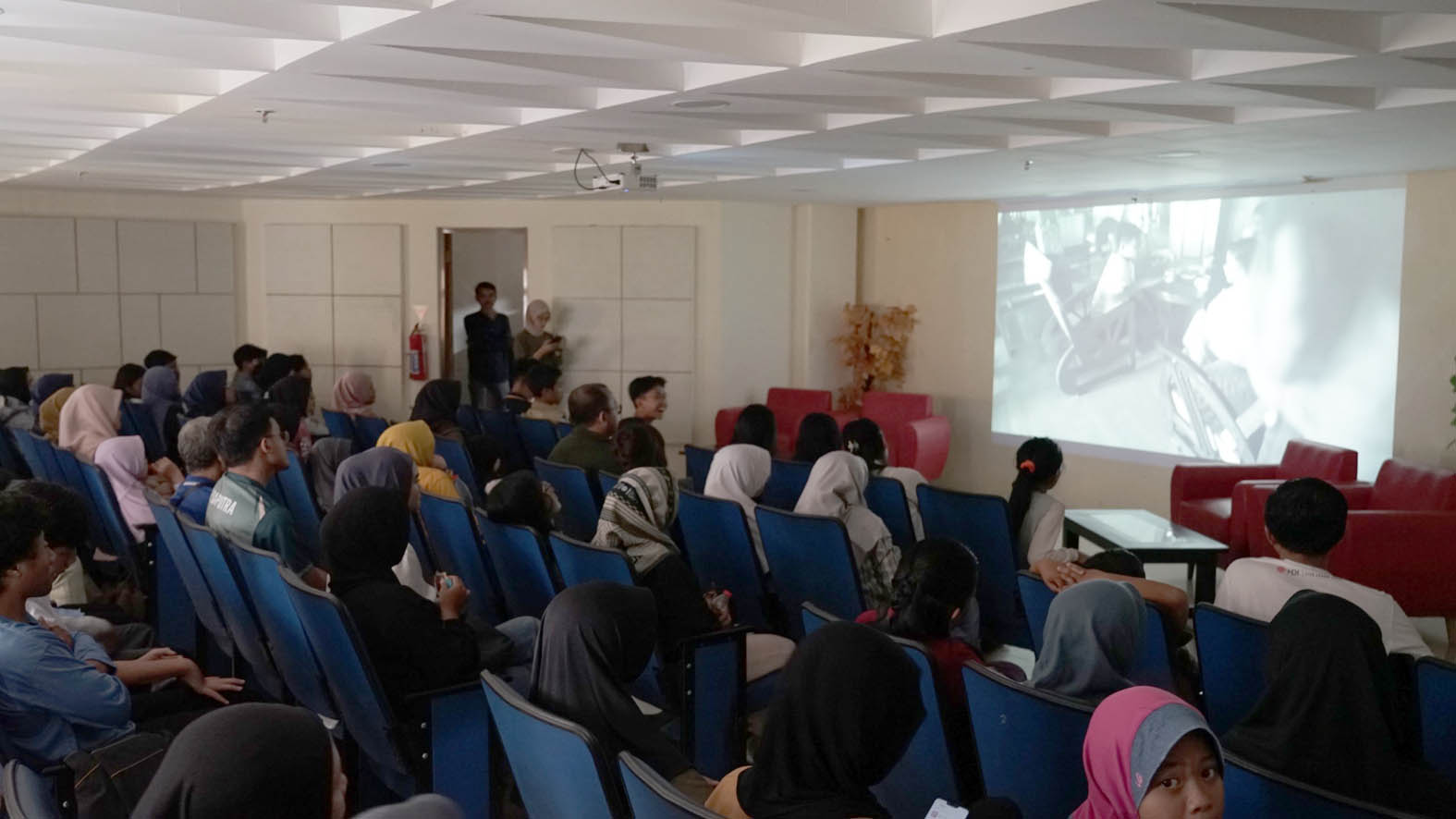 MEMBLUDAK: Agenda Nonton Film Dulu Lalu Berbincang di Ruang AVI Gesuri Perpustakaan Proklamator Bung Karno mendapatkan respons positif.