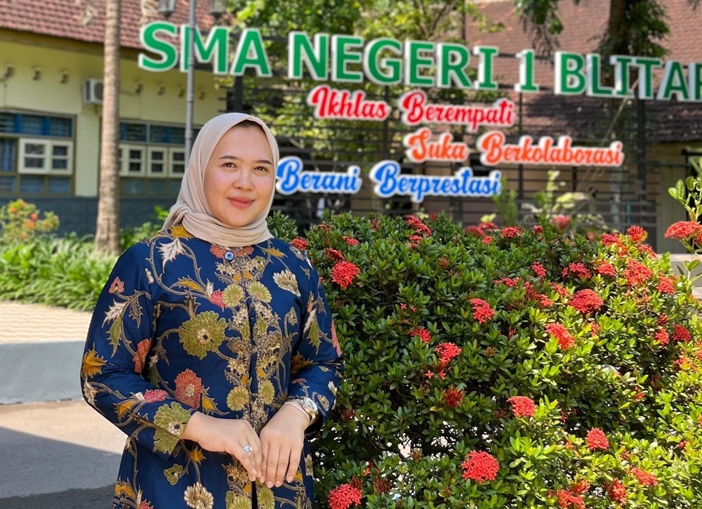 BANGGA: Peraih karya terbaik 1 dalam ajang EJIES 2025 wilayah Blitar, Rini Ratnaningsih.
