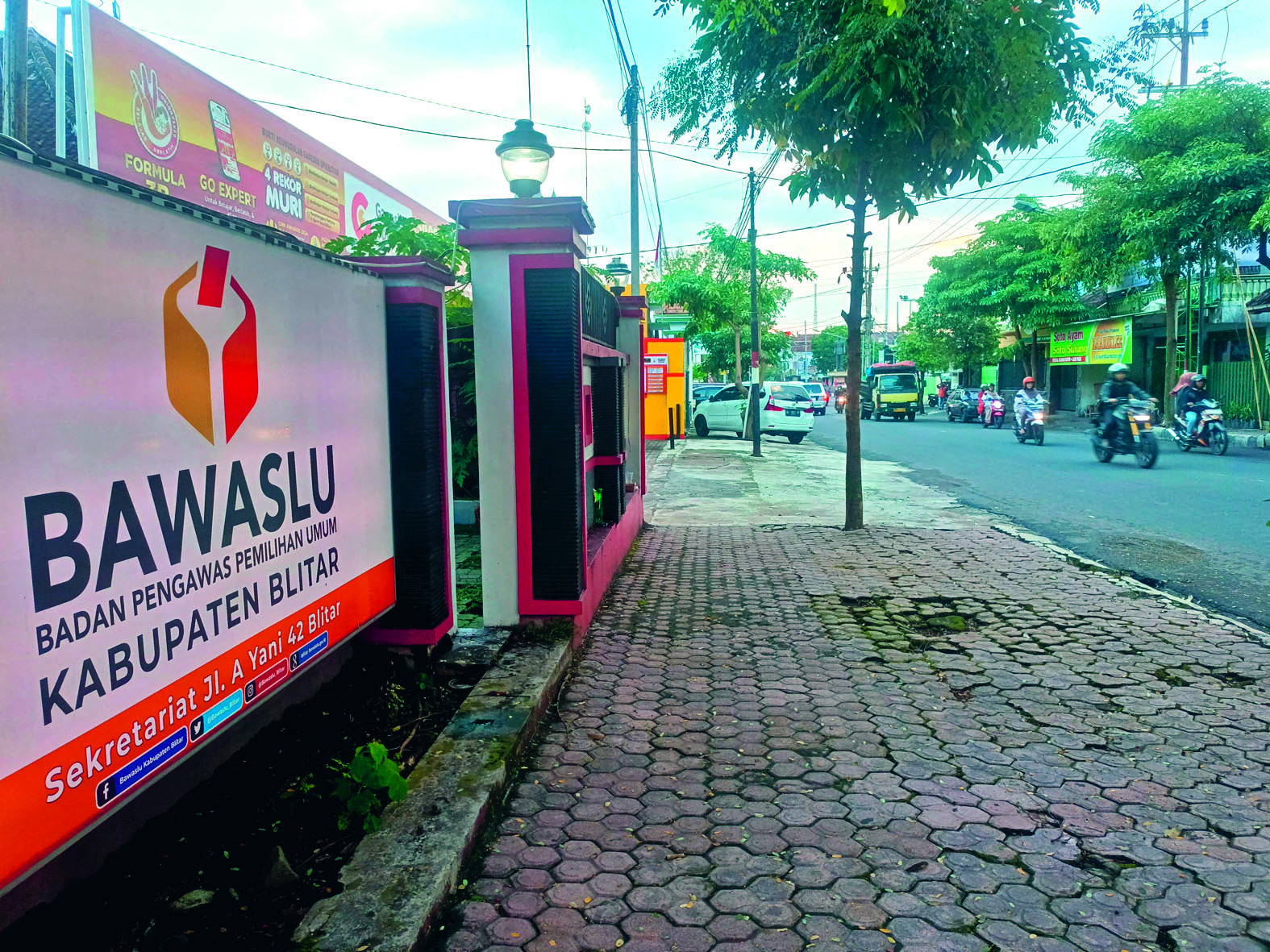 BUTUH LOKASI BARU: Kantor Bawaslu Kabupaten Blitar di Jalan Ahmad Yani Nomor 42 Kota Blitar.
