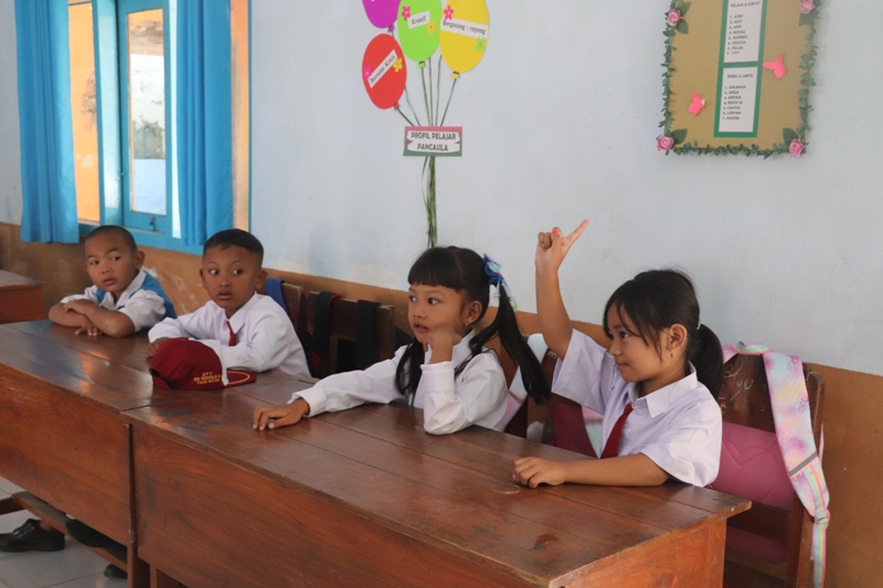 EVALUASI: Siswa SDN Wonorejo 01 melakukan upacara setiap Senin, bagian dari rutinitas KBM.