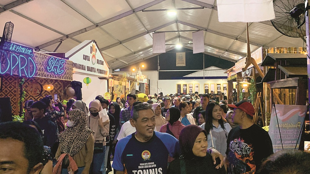 ANTUSIAS TINGGI: Pemkot Blitar terus mempertahankan event Blitar Djadoel karena terbukti mampu menggerakkan perekonomian rakyat.