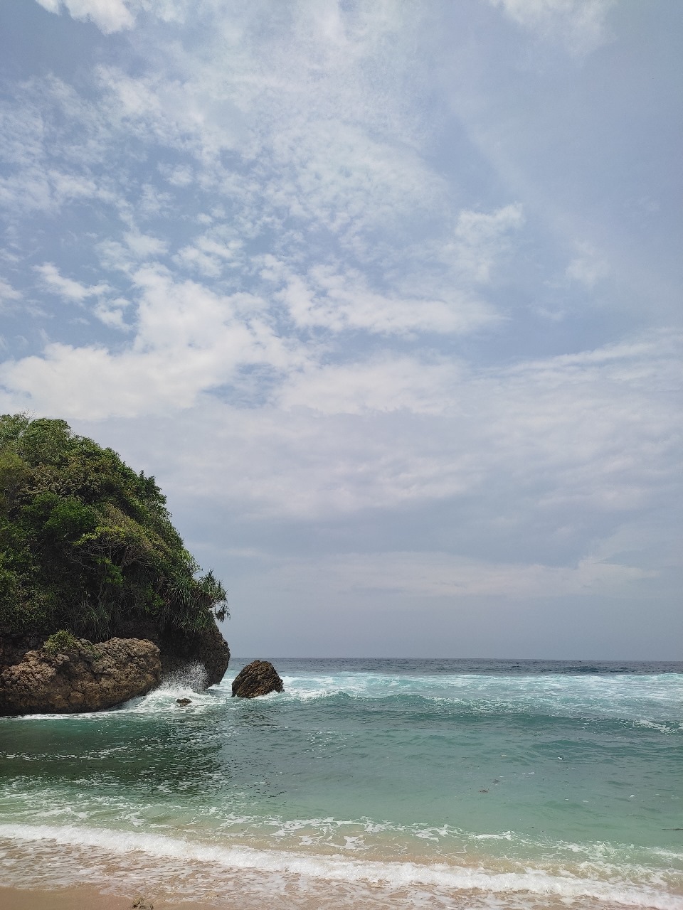 EKSOTIS: Pemandangan menawan objek wisata tersembunyi, Pantai Gondo Mayit di wilayah Blitar Selatan.