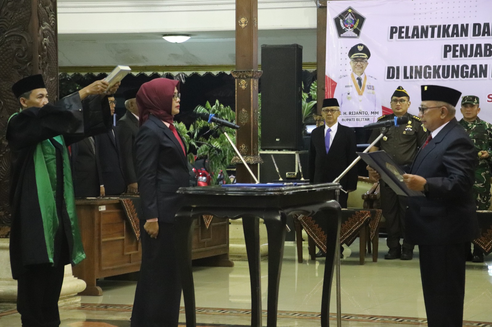 Bersiap : Bupati Rijanto melantik Khusna Lindarti sebagai Penjabat (Pj) Sekda Kabupaten Blitar, menggantikan Izul Marom yang purna tugas.