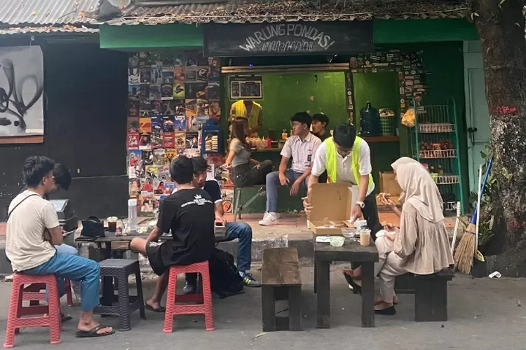 WARUNG KOPI PONDASI TEMPAT NGOPI ASIK DENGAN SUASANA NYAMAN UNTUK BERSANTAI