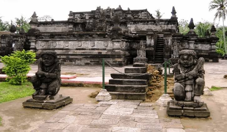 Candi Penataran Blitar yang memikat wisatawan.