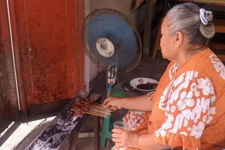 Sate Kuda Bu Komsatun, Kuliner Unik di Kota Blitar