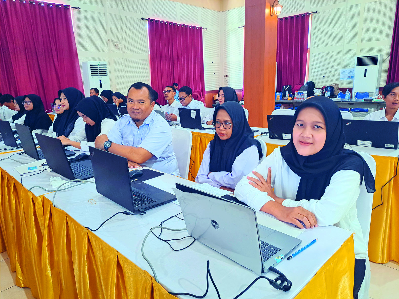 LEGA: Peserta PPPK Kabupaten Blitar ketika melakukan uji kompetensi di Universitas Negeri Malang (UM) beberapa waktu yang lalu.