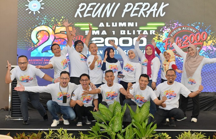 HEBOOH: Para panitia reuni perak FALS 2000 sukses gelar reuni akbar.