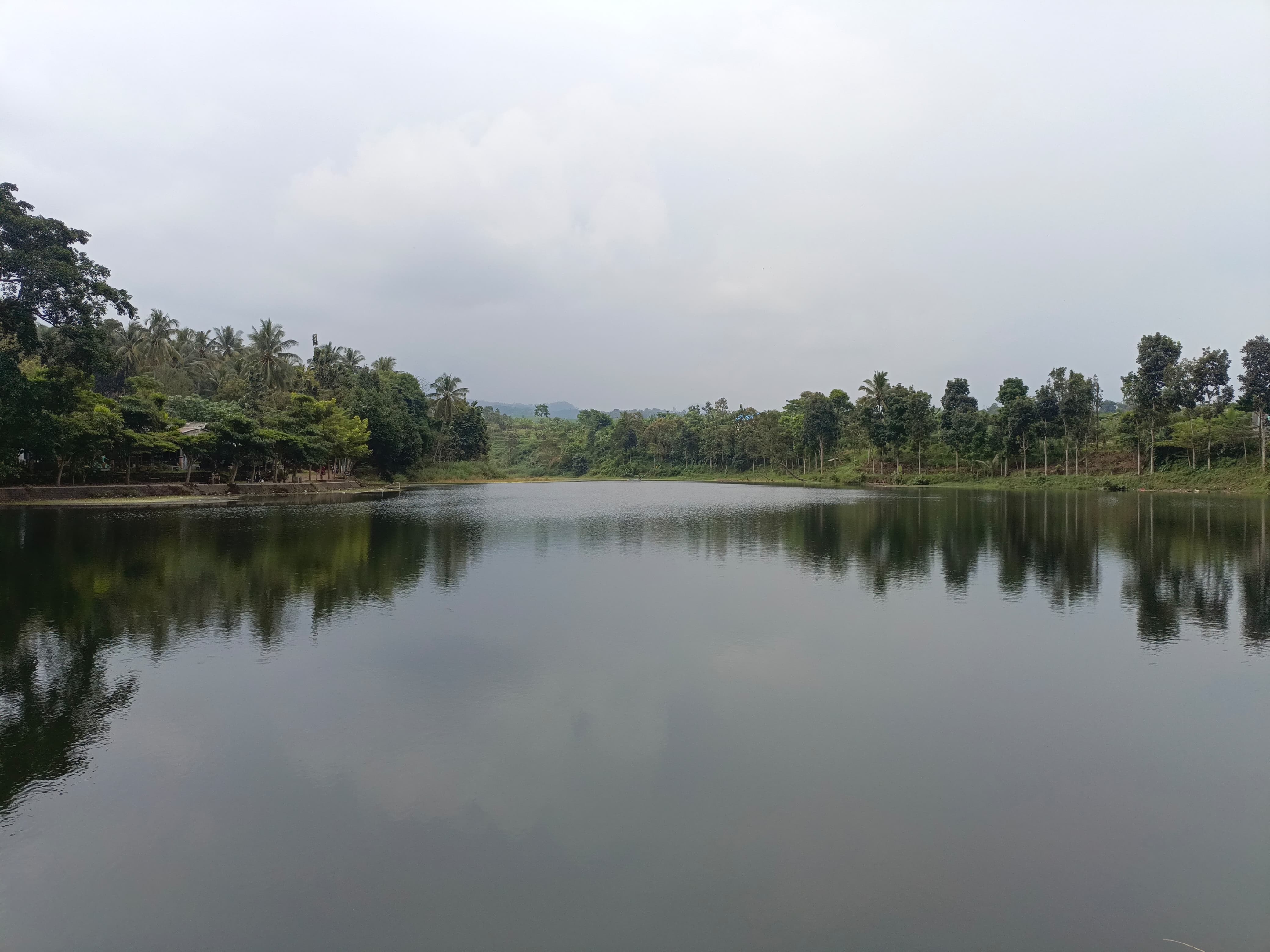 SEJUK: Perairan Blumbang Gede di Desa Soso, Kecamatan Gandusari, yang memiliki banyak potensi wisata.