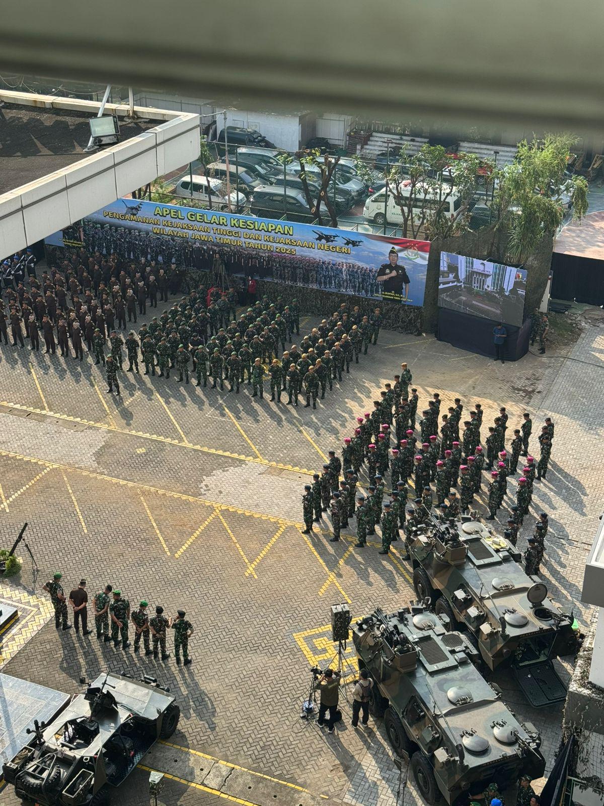 Suasana apel penandatanganan kerja sama di Kejati Jatim, Rabu (9/7/2025).