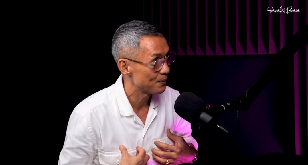 ERWIN PARENGKUAN SEROANG AHLI KOMUNIKASI DI PODCAST CHERRYL HATUMESEN
