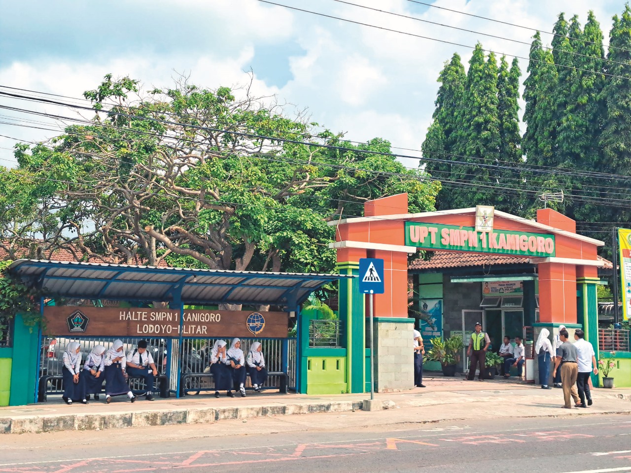 KURANG MINAT: Daya serap peserta didik baru tingkat SMP negeri di Kabupaten Blitar masih belum merata