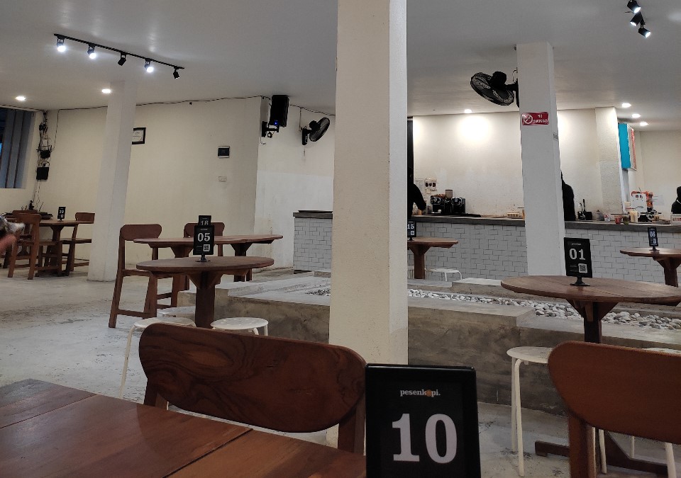 CAFE PESENKOPI X PESENMIE