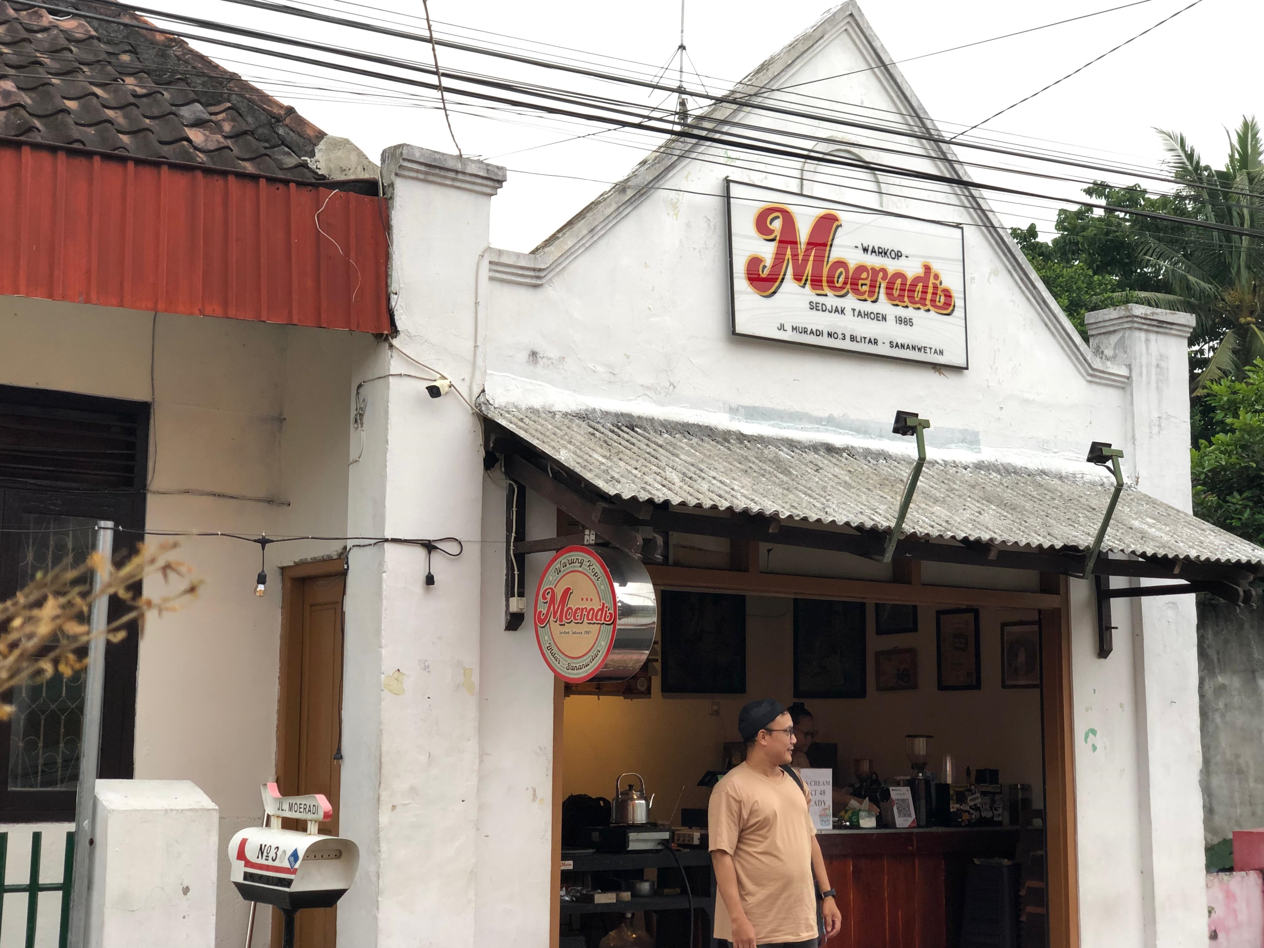 KLASIK: Kafe Moeradi bisa jadi alternatif tempat nongkrong muda-mudi.