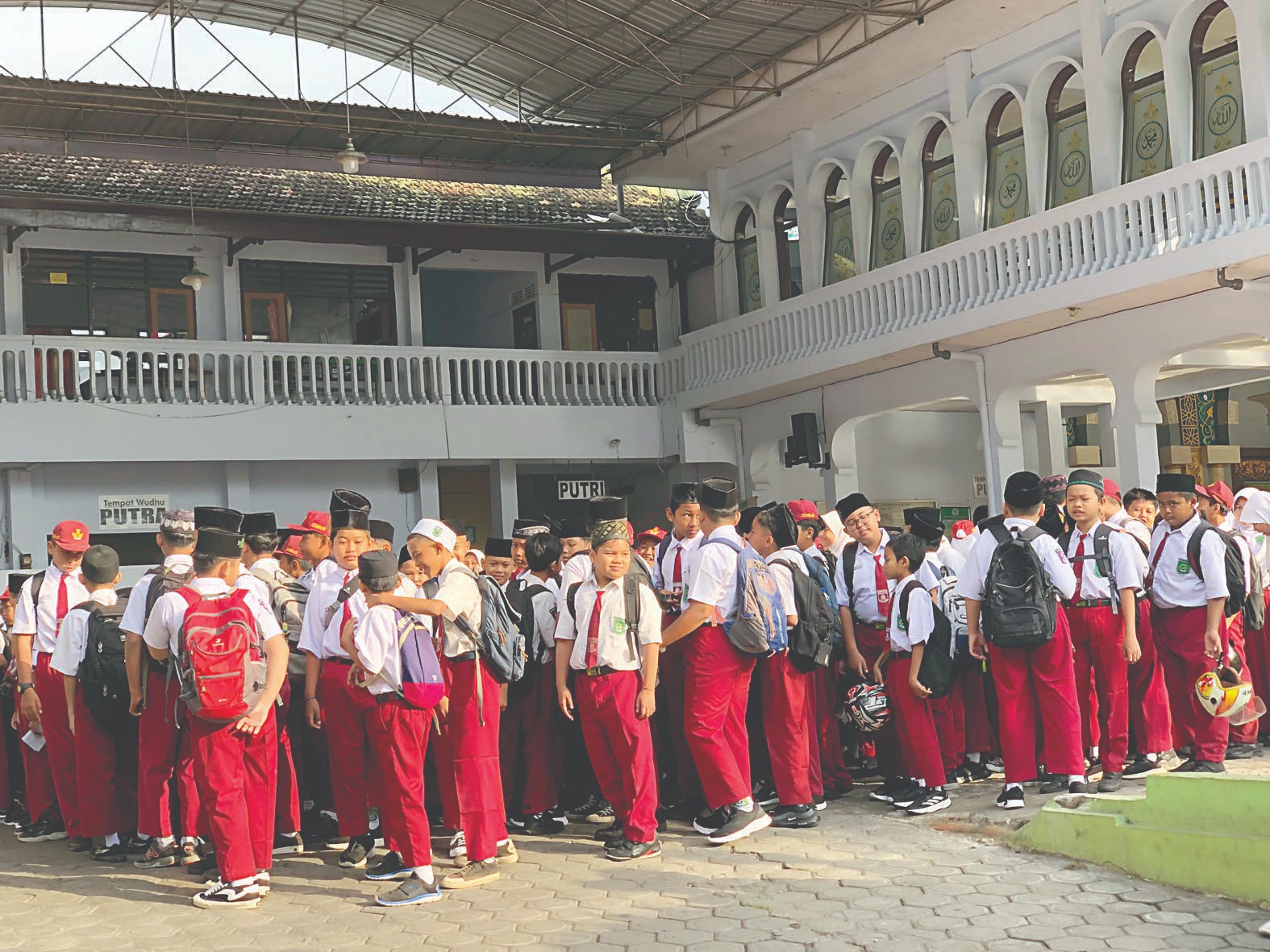 Memasuki tahun ajaran baru, sekolah di Kota Blitar mulai menggelar Masa Pengenalan Lingkungan Sekolah (MPLS).