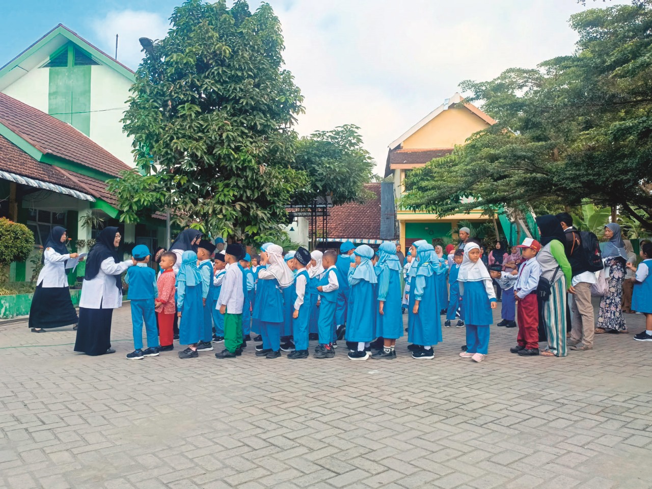 SUASANA BARU: Pelaksanaan matsama di MIN 4 Blitar, Desa Ngaringan, Kecamatan Gandusari, pada Senin (14/7/2025).