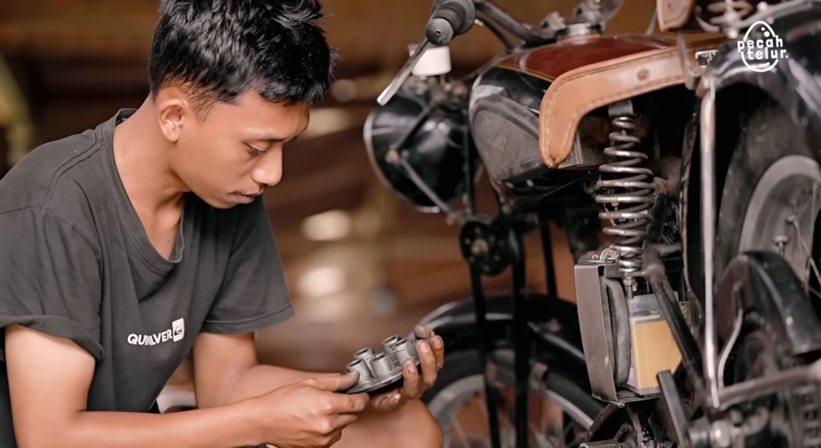 Motor Tua, Hidup Sederhana, Tapi Bahagia: Filosofi Hidup Mas Alex