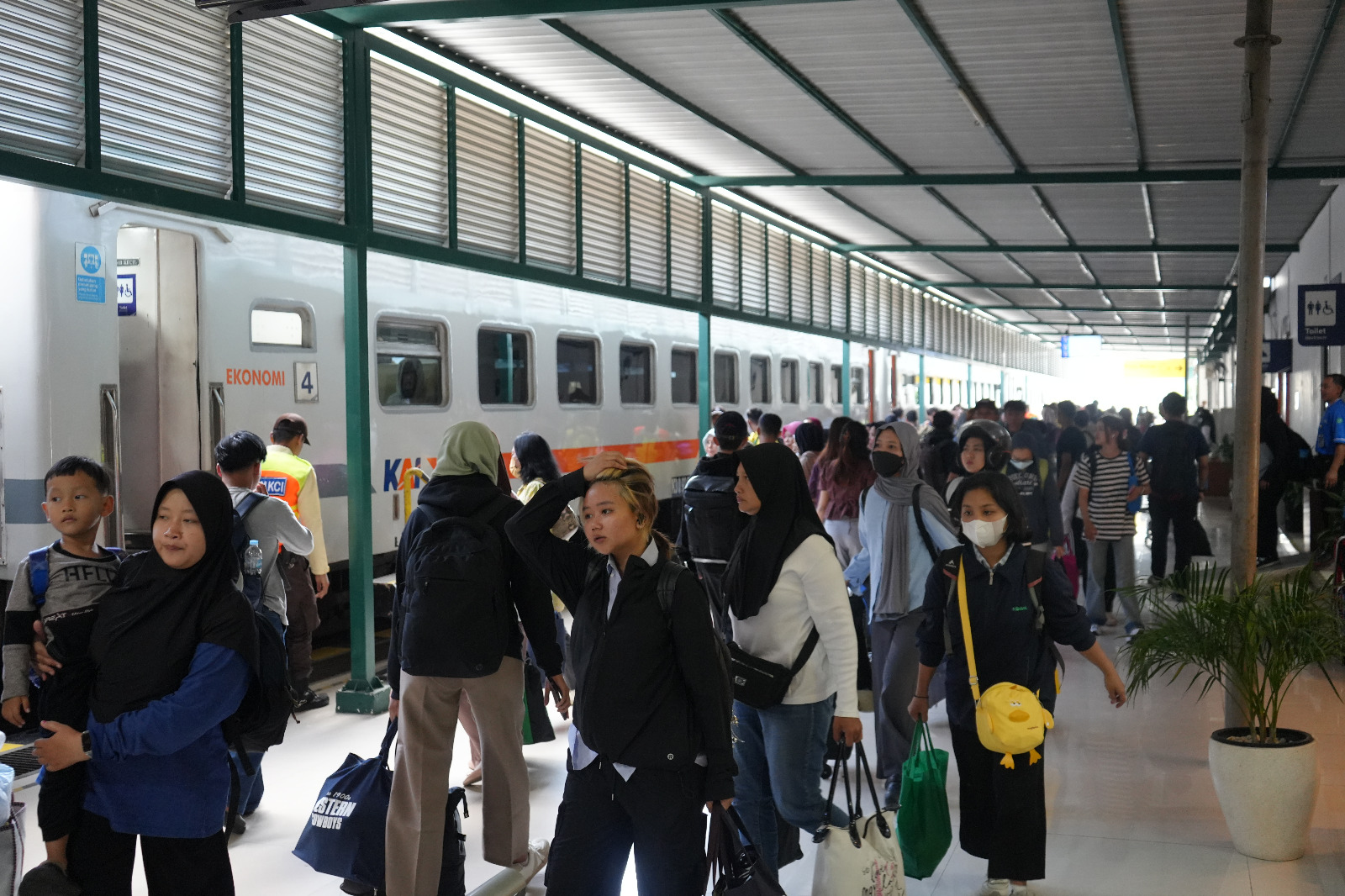 RAMAI: Stasiun Blitar Mencatat Sebanyak 37.952 Penumpang Diberangkatkan Selama Liburan Sekolah Tahun 2025.