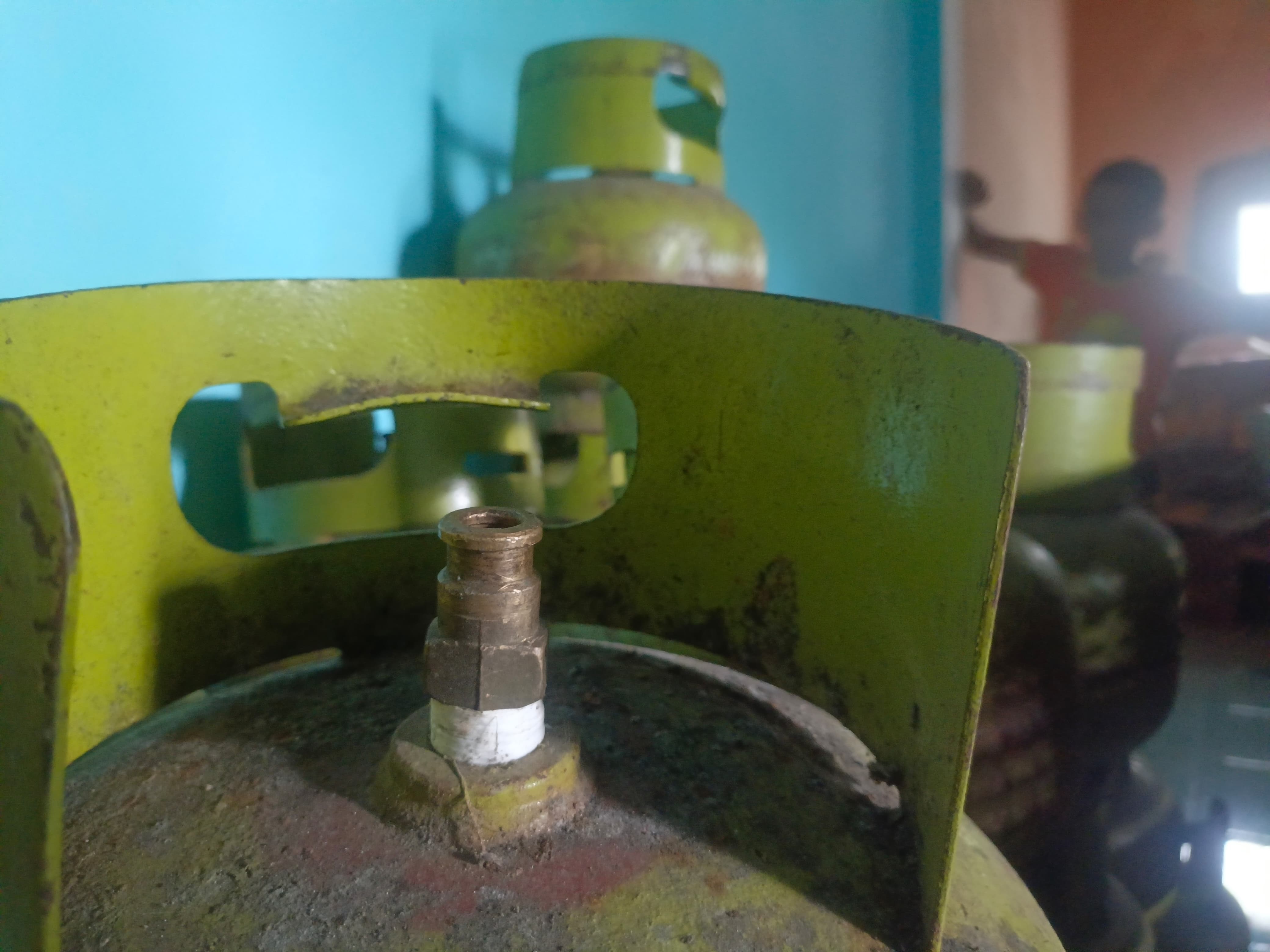 HABIS: Stok gas melon 3 kilogram di salah satu pengecer di wilayah Kecamatan Gandusari pada Kamis (17/7/2025).