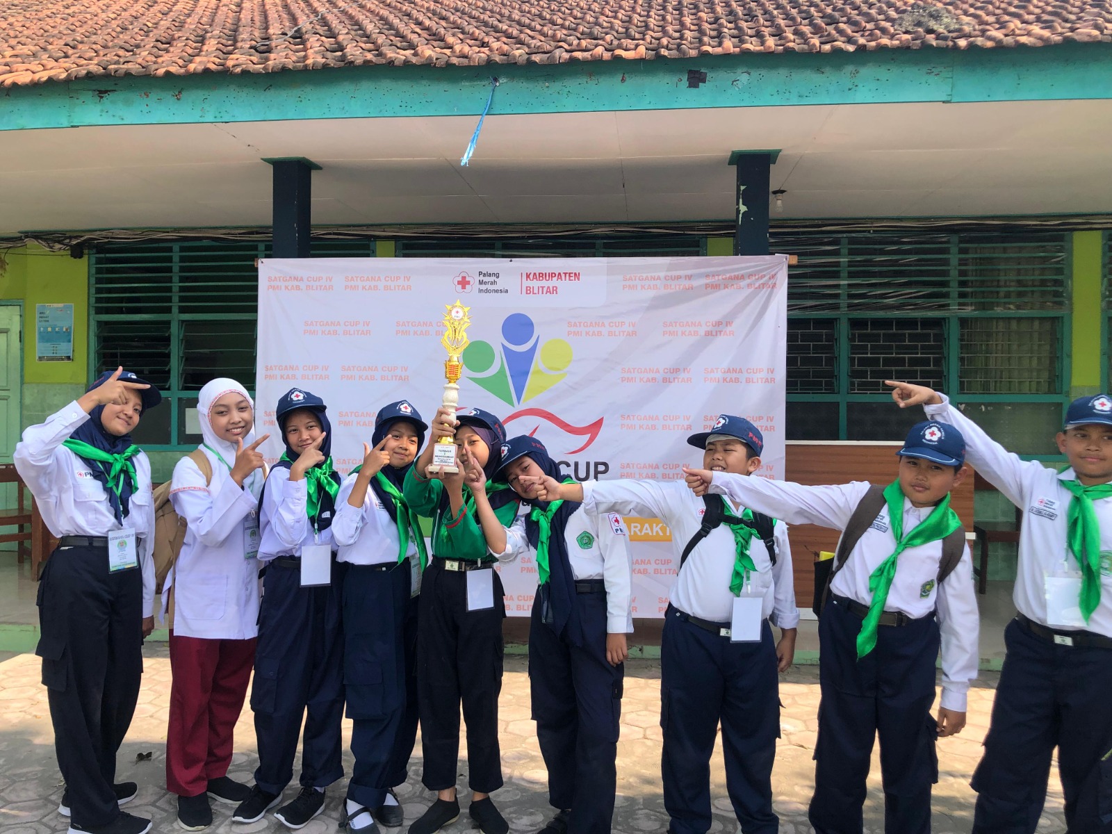KOMPAK: Anggota ekskul PMR Mula Unit MIN 1 Blitar mampu mengukir prestasi.