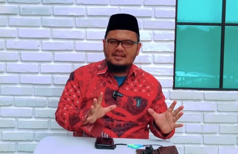GURU GEMBUL (DIKUTIP DARI suaranasional.com)