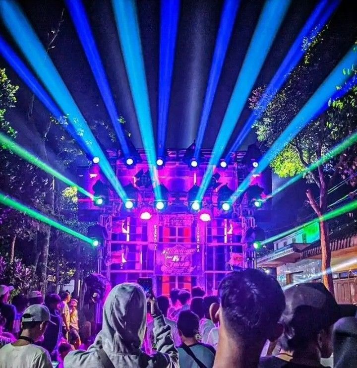 Siapa sangka, alat musik arak-arakan bernama sound horeg kini bukan hanya dibahas dari sisi kebisingan atau fatwa haram, tapi juga... geopolitik global! Dalam diskusi panas yang tayang di TVOne.