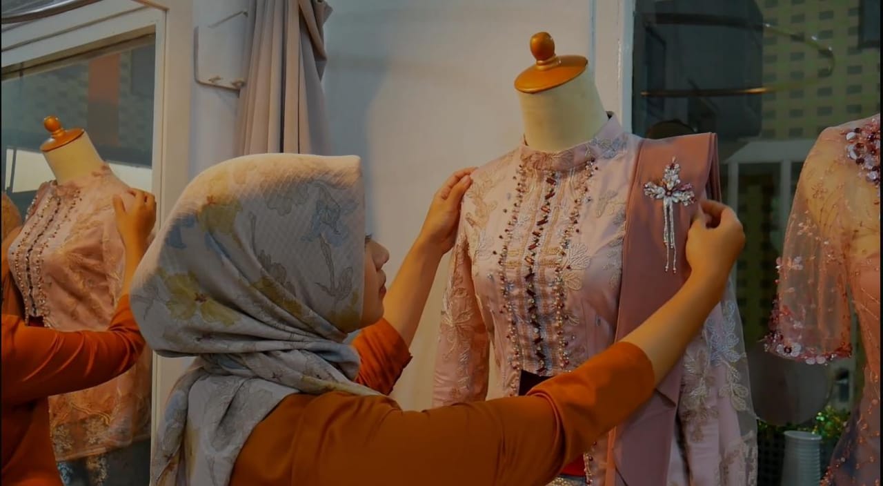 Menolak Ditawar Murah! Renatadi Tegaskan Harga Kebaya Blitar Sesuai Kualitas dan Proses Kreatif