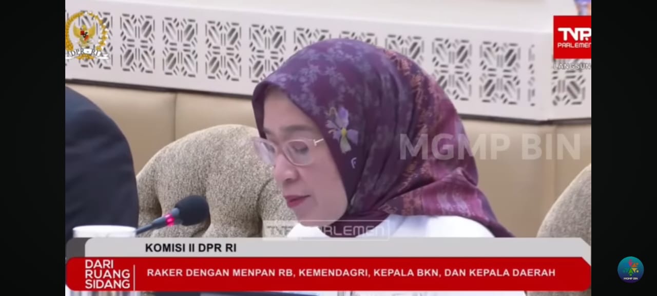 Polemik tentang lambannya proses mutasi ASN kembali menjadi sorotan dalam rapat kerja Komisi II DPR RI bersama Kementerian PAN-RB, Kementerian Dalam Negeri, dan Badan Kepegawaian Negara (BKN).