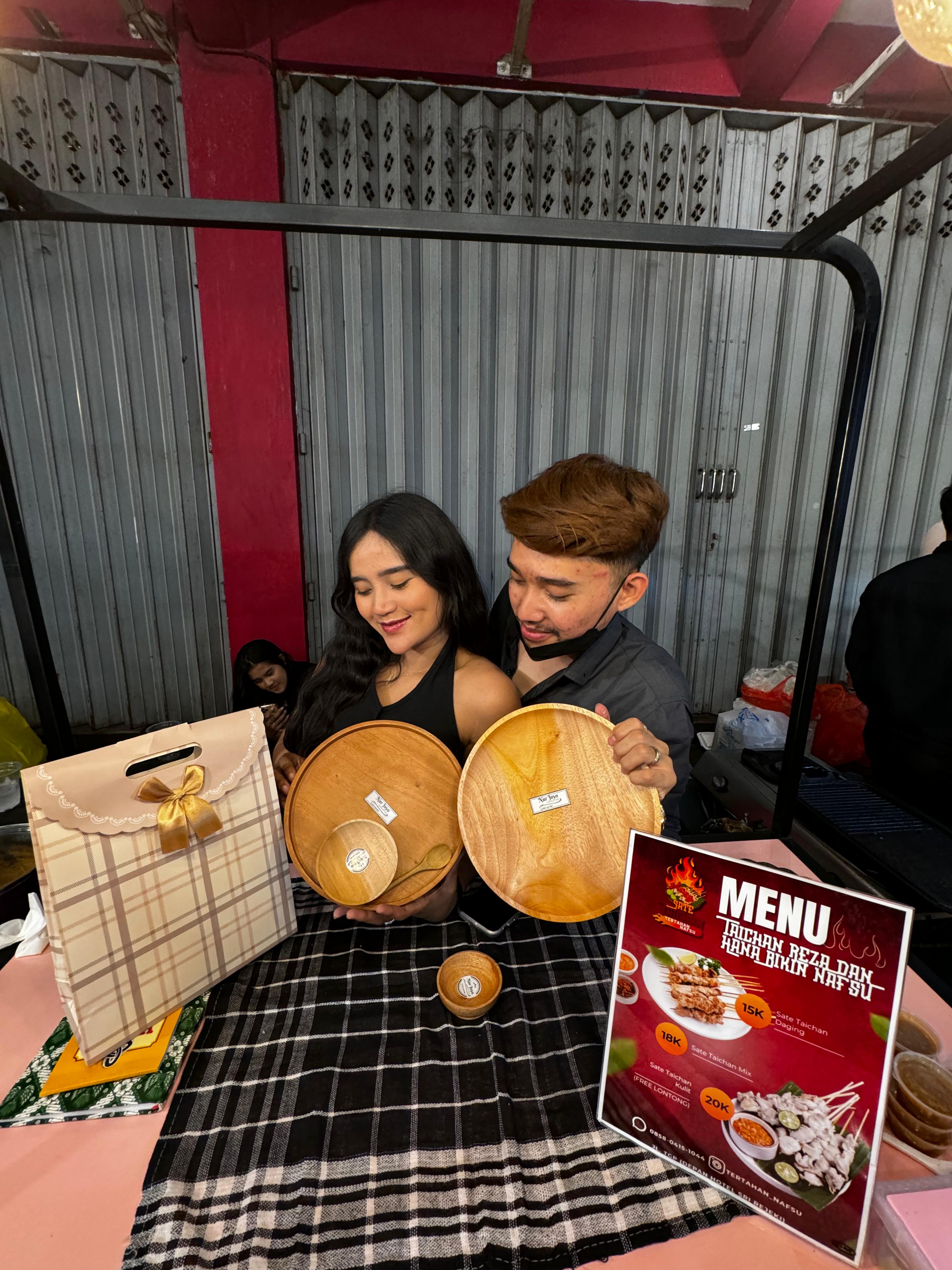 Owner Sate Taichan Tertahan Nafsu, Reza dan Hanna.
